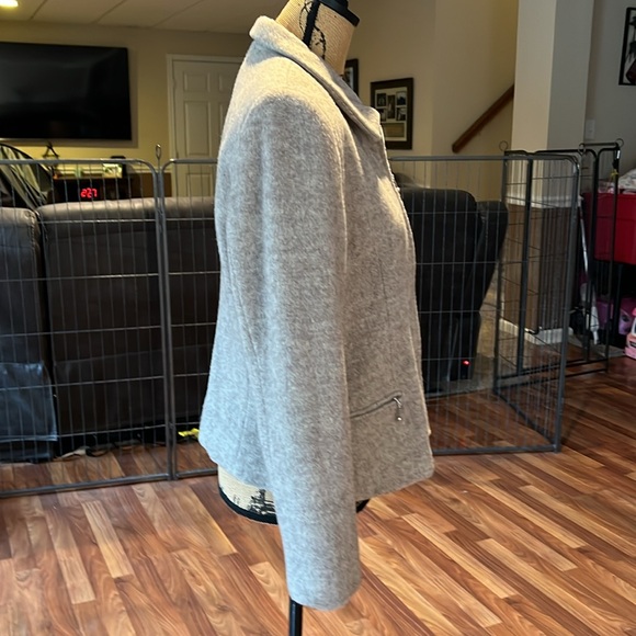 J. London size 10 grey jacket with pink inside lining - Picture 2 of 4